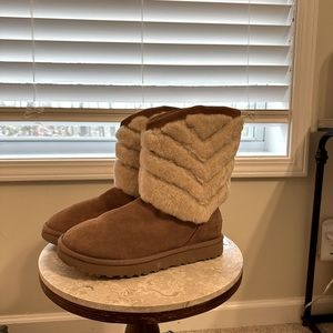 Women’s size 7 UGGs